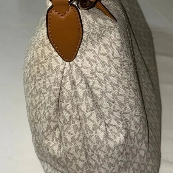 Michael Kors Sienna Large Logo Shoulder Bag in the color White/Acorn. - Picture 4 of 6